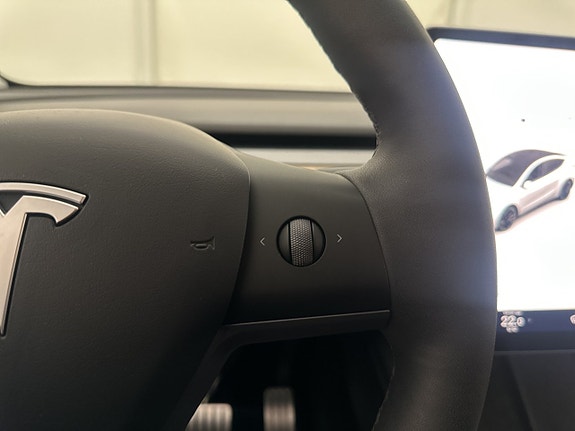 Tesla Model Y 18 of 23