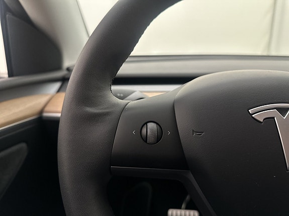 Tesla Model Y 17 of 23