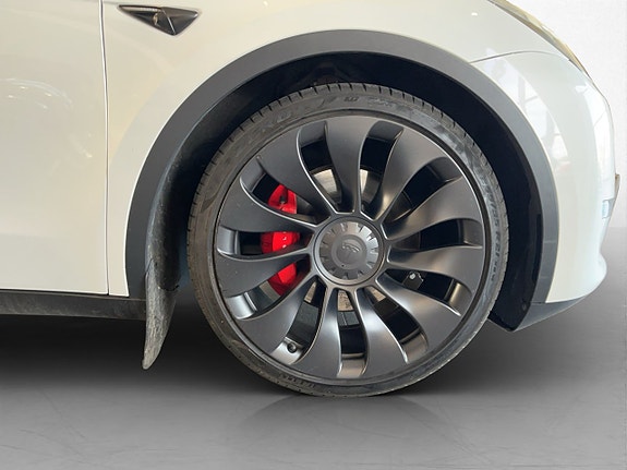 Tesla Model Y 20 of 23