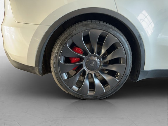 Tesla Model Y 21 of 23