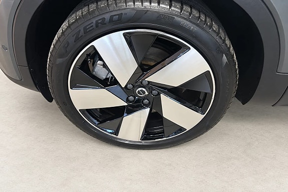 Volvo EX40 10 of 14