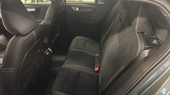 Volvo EX40 8 of 14