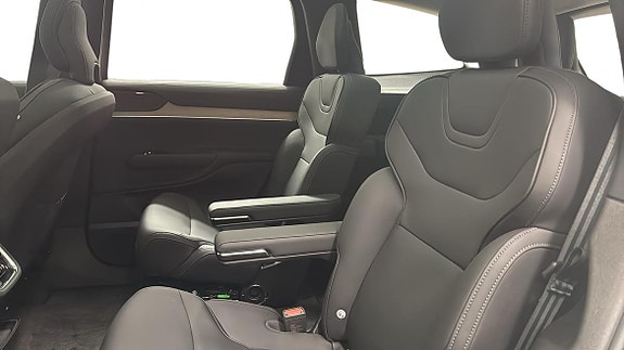 Volvo EX90 7 of 15