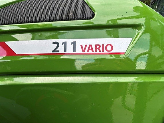 Fendt 211 Vario 6 of 8