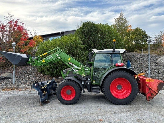Fendt 211 Vario 2 of 8