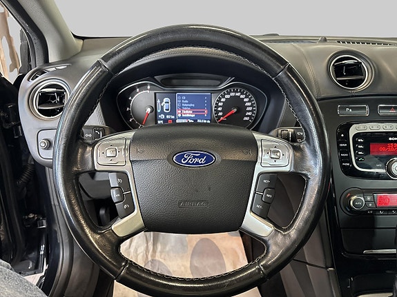 Ford Mondeo 14 of 22
