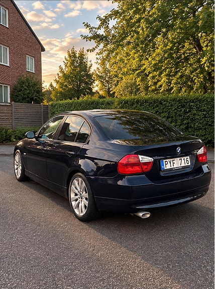 BMW 320d 4 of 5