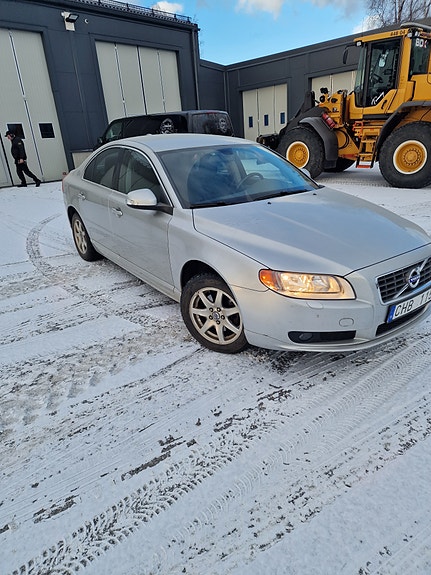 Volvo S80 2 of 5
