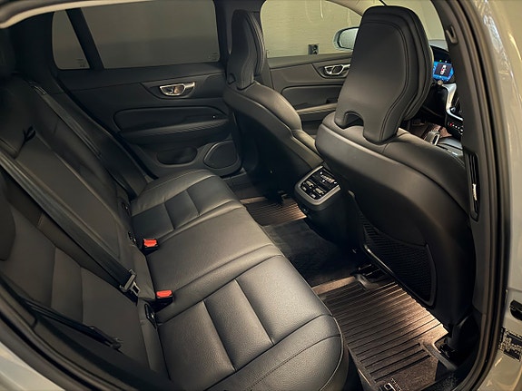Volvo V60 Cross Country 11 of 19