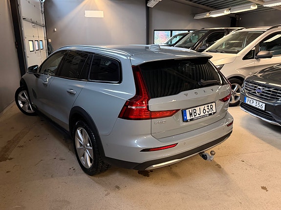 Volvo V60 Cross Country 9 of 19