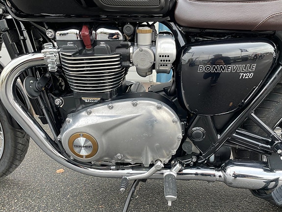 Triumph Bonneville T120 5 of 6