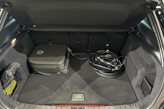 Mercedes-Benz GLA 250 e 13 of 14