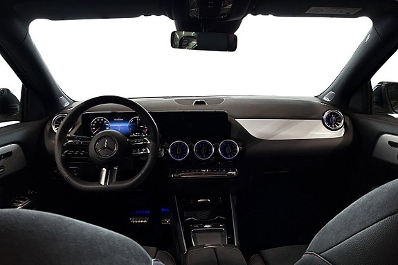 Mercedes-Benz GLA 250 e 8 of 14