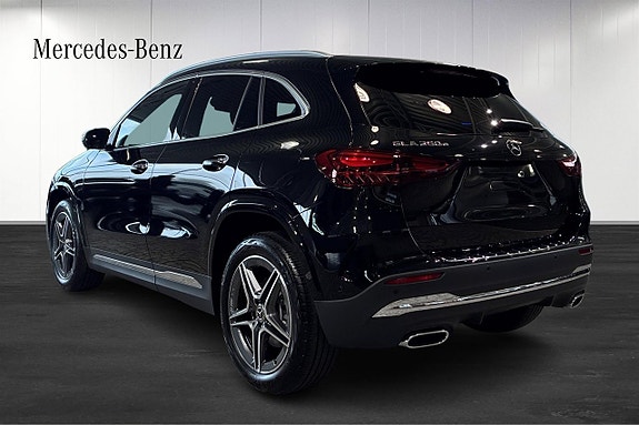Mercedes-Benz GLA 250 e 3 of 14