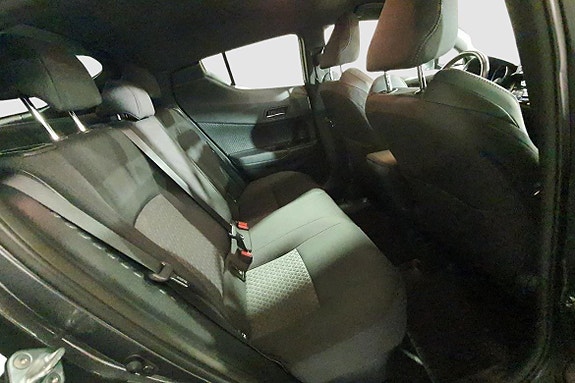 Toyota C-HR 18 of 25