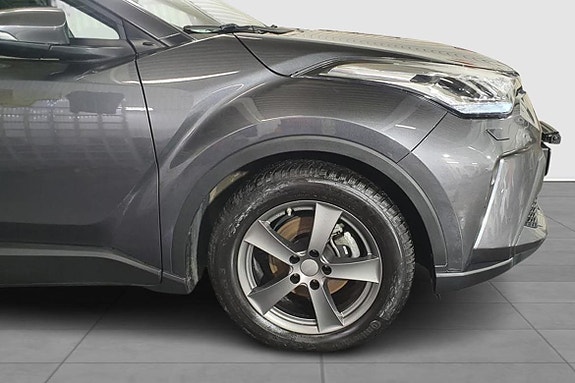 Toyota C-HR 12 of 25