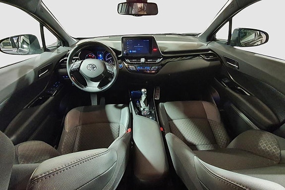 Toyota C-HR 15 of 25