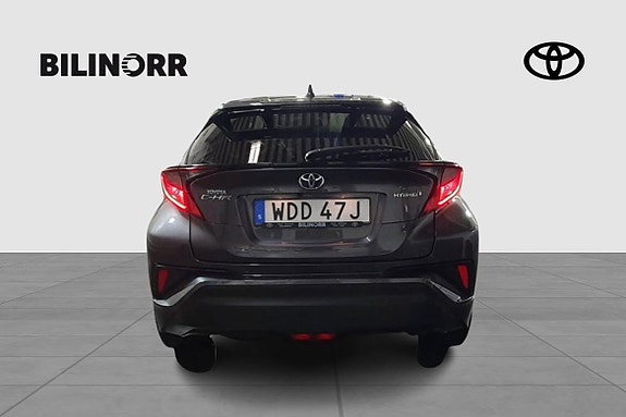 Toyota C-HR 4 of 25
