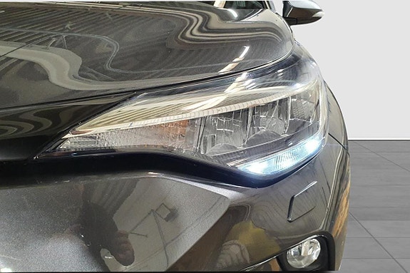 Toyota C-HR 10 of 25