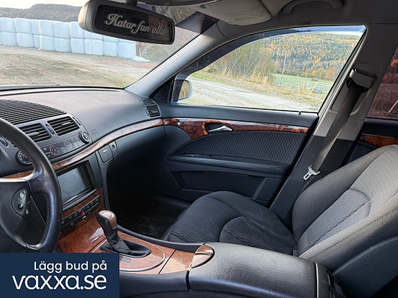 Mercedes-Benz E270 3 of 14