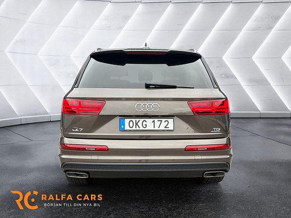 Audi Q7 9 of 19