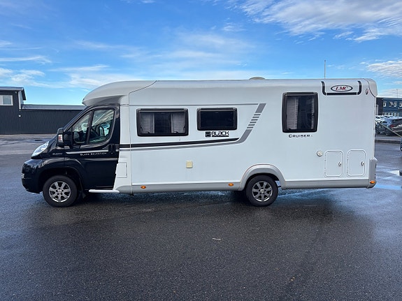 LMC Cruiser T722 Black Selection Queenbed - B-kort - 3500kg - Solcell - Cykelställ - 5 of 24