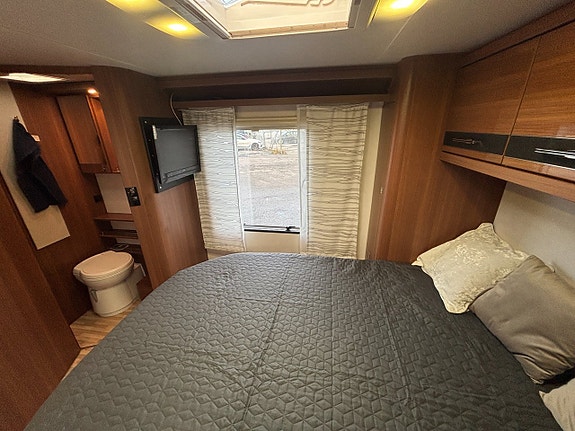 LMC Cruiser T722 Black Selection Queenbed - B-kort - 3500kg - Solcell - Cykelställ - 19 of 24