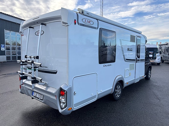 LMC Cruiser T722 Black Selection Queenbed - B-kort - 3500kg - Solcell - Cykelställ - 3 of 24