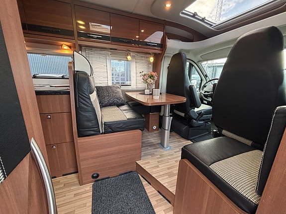 LMC Cruiser T722 Black Selection Queenbed - B-kort - 3500kg - Solcell - Cykelställ - 9 of 24