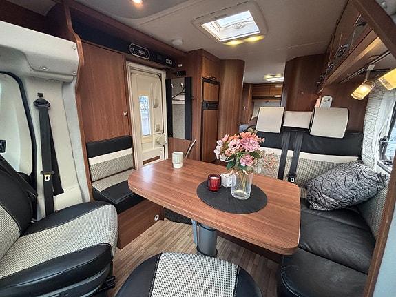 LMC Cruiser T722 Black Selection Queenbed - B-kort - 3500kg - Solcell - Cykelställ - 12 of 24