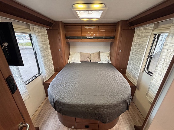 LMC Cruiser T722 Black Selection Queenbed - B-kort - 3500kg - Solcell - Cykelställ - 17 of 24
