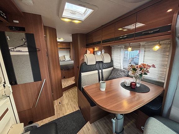LMC Cruiser T722 Black Selection Queenbed - B-kort - 3500kg - Solcell - Cykelställ - 14 of 24