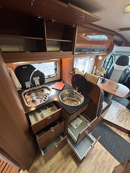 LMC Cruiser T722 Black Selection Queenbed - B-kort - 3500kg - Solcell - Cykelställ - 23 of 24