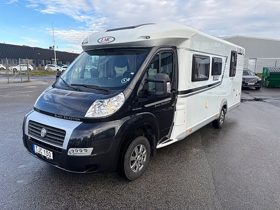 LMC Cruiser T722 Black Selection Queenbed - B-kort - 3500kg - Solcell - Cykelställ - 6 of 24