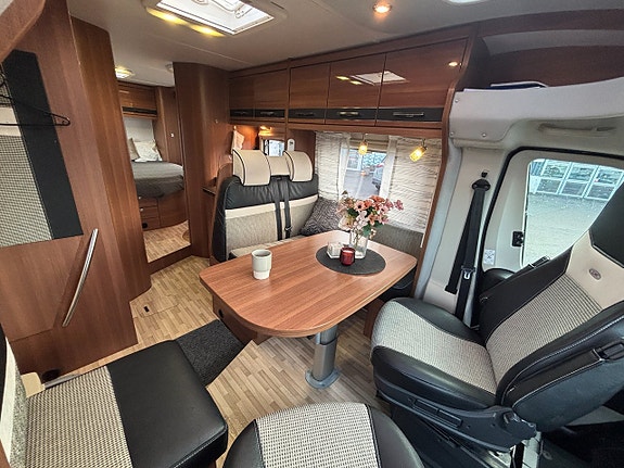 LMC Cruiser T722 Black Selection Queenbed - B-kort - 3500kg - Solcell - Cykelställ - 11 of 24