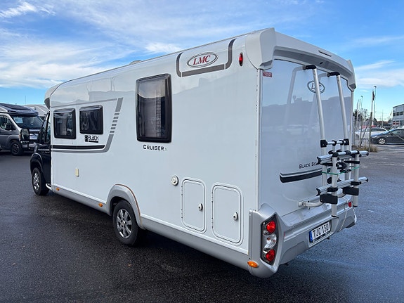 LMC Cruiser T722 Black Selection Queenbed - B-kort - 3500kg - Solcell - Cykelställ - 4 of 24