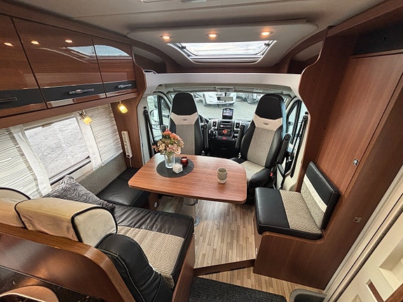 LMC Cruiser T722 Black Selection Queenbed - B-kort - 3500kg - Solcell - Cykelställ - 13 of 24