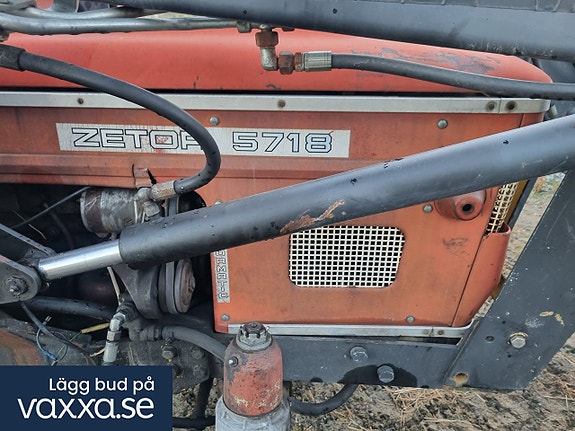 Traktor Zetor 5718 med Frontlastare 11 of 30