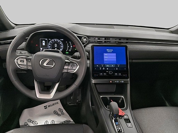 Lexus LBX 8 of 12