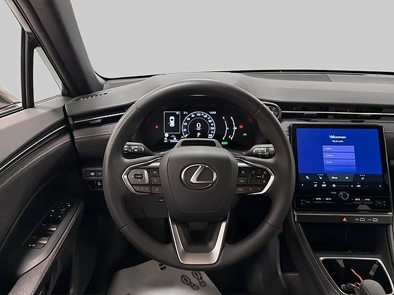 Lexus LBX 9 of 12