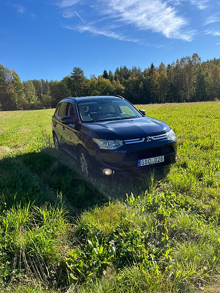Mitsubishi Outlander 2 of 6