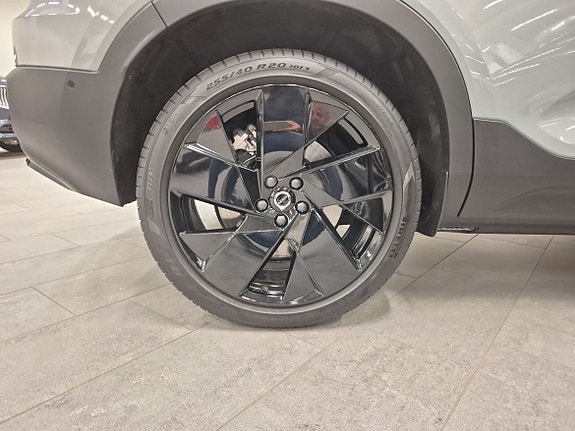 Volvo EX40 10 of 13