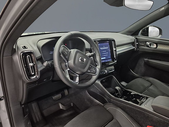 Volvo EX40 5 of 13
