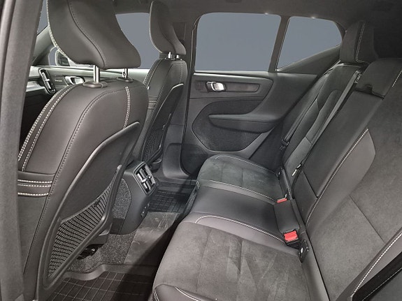 Volvo EX40 8 of 13