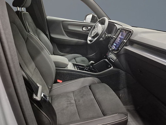 Volvo EX40 7 of 13