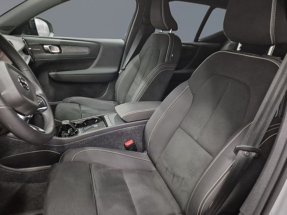 Volvo EX40 6 of 13