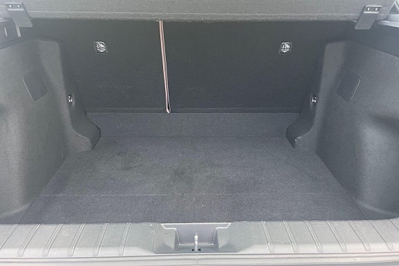 Lexus LBX 10 of 21