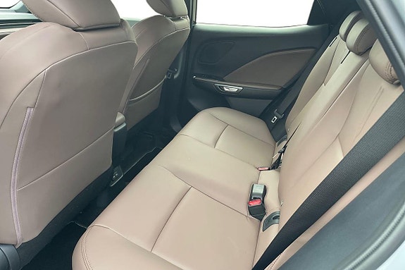 Lexus LBX 11 of 21