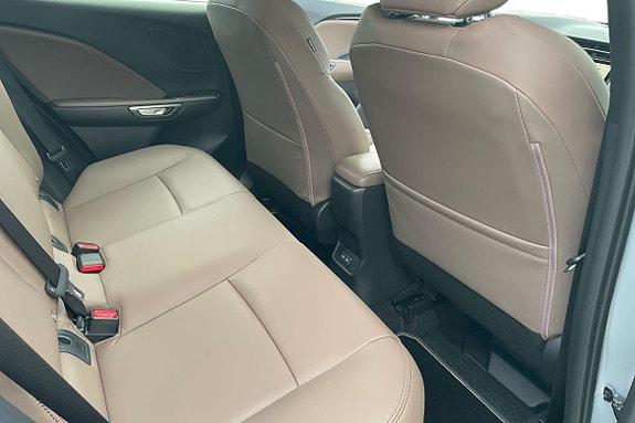 Lexus LBX 7 of 21