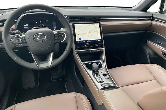 Lexus LBX 8 of 21